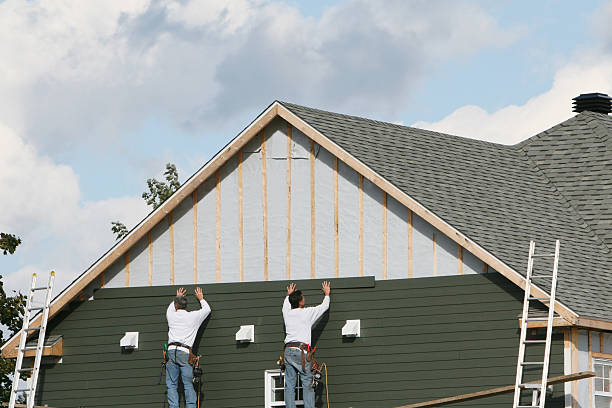 Professional Siding Installation technician working in Laurel, MD